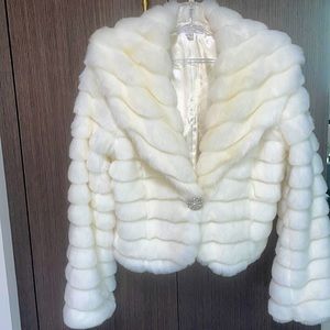 Luxurious Faux Fur Jacket (Like New Condition) 💎